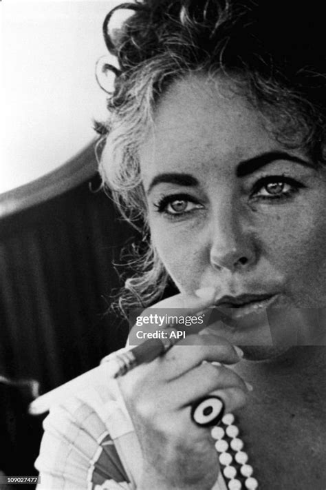 Portrait Of Elizabeth Taylor Smoking A Cigarette In The 1970s News