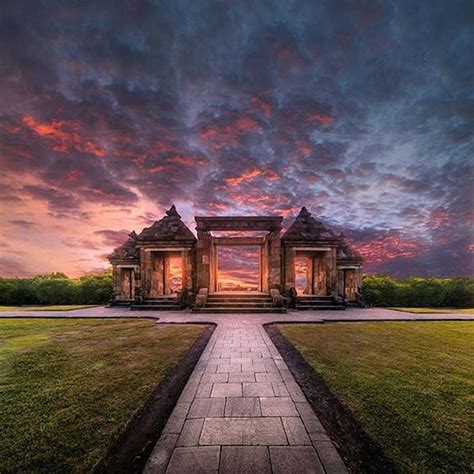 Candi Ratu Boko Salah Satu Candi Yang Berada Di Yogyakarta Java