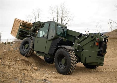 World Defence News Oshkosh Defense To Modernize Fleet Of Extendable Boom Forklifts Ebfl Of Us