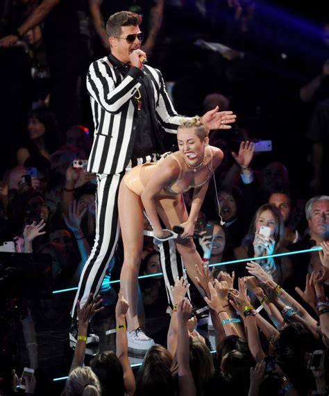 Miley Cyrus Twerks Her Way To Top Of Twitter At 300000 Tweets Per Minute Nbc News