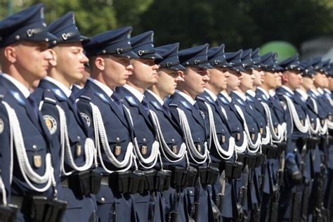 Funkcjonariusze CBA otrzymają stopnie w Policji posterunkowego