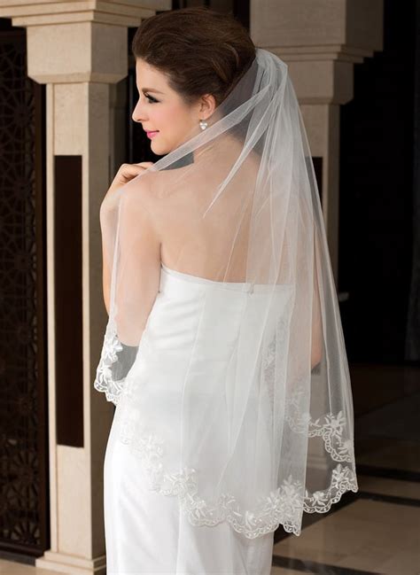 One Tier Lace Applique Edge Fingertip Bridal Veils With Lace 006036618