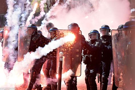 Violence Breaks Out In France As Gangs And Riot Police Clash In May Day Demonstrations Daily