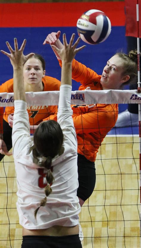 Jimmies Womens Volleyball Loses In Four Sets To Indiana Wesleyan