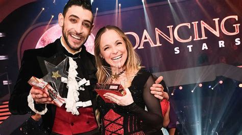 2025 werden die Fans zu "Dancing Stars" - stars24