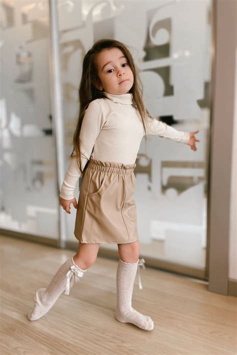 YAŞ KIZ ÇOCUK DERİLİ ETEK NUDE Moona Kids