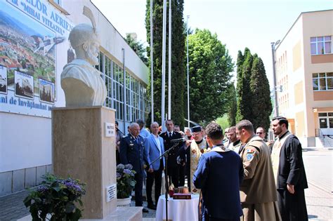 A Fost Dezvelit Bustul Domnitorului Mihai Viteazul La Colegiul Militar