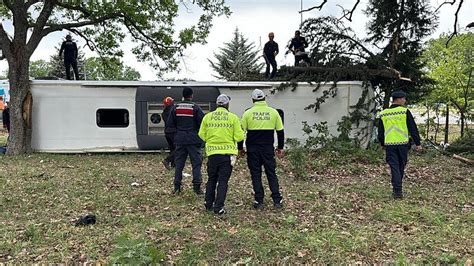 Son Dakika K Rklarelinde Yolcu Otob S Devrildi