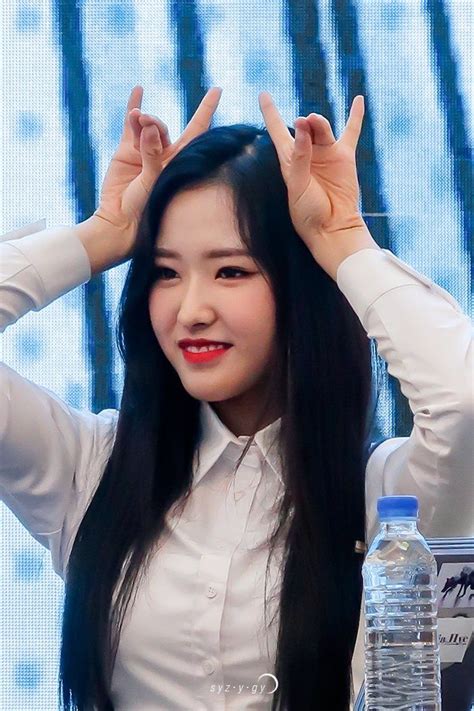 Pin By S U P On Loona Olivia Hye Son Hyejoo Olivia Hye Photo