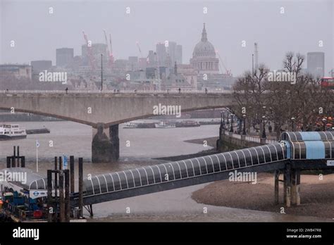 Westminster, London, UK. 8th Jan 2024. UK Weather: cold and snow flurries in London. Credit ...