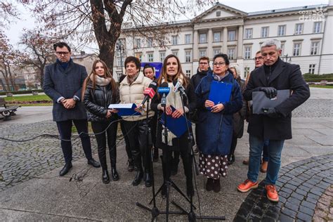 Platforma Obywatelska Zbiera Podpisy Pod Projektem In Vitro