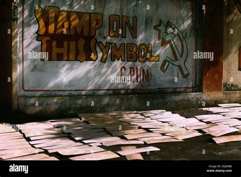 Hammer sickle graffiti hi-res stock photography and images - Alamy