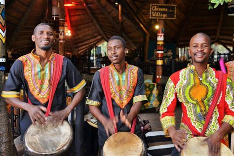 Boma Dinner Dance And Drum Show A Victoria Falls Town Fornito Da