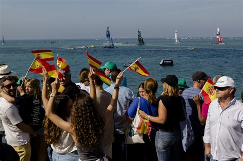 Sailgp Llena Las Calles De C Diz De Visitantes