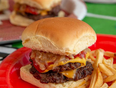 Smashburger Sliders With Grilled Onions Martin S Famous Potato Rolls