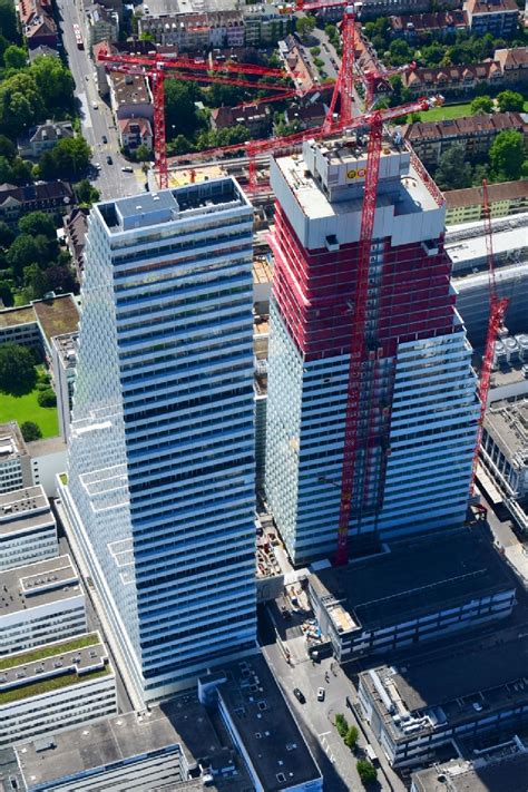 Luftaufnahme Basel Erweiterungs Baustellen und Baukräne am Areal und