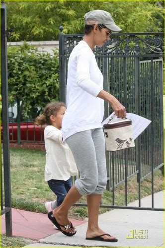 Halle Berry Revlon Walk Hostess Halle Berry Photo 30809063 Fanpop