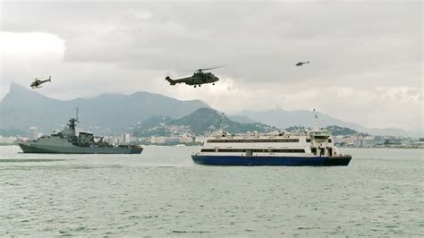 Marinha treina ação contra ataque terrorista nas barcas no Rio de