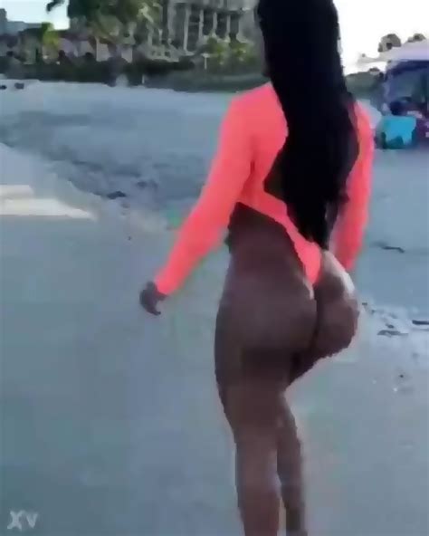 Amateur Morena Na Praia