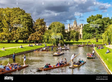 Cambridge punting on river cam hi-res stock photography and images - Alamy