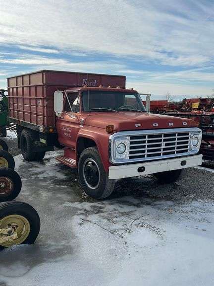 1973 Ford F600 Grain Truck Bed Whoist All Works 330 Engine 350