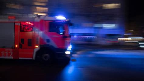 Einsatz Feuerwehr L Scht Brand In Haus Im Wedding Zeit Online