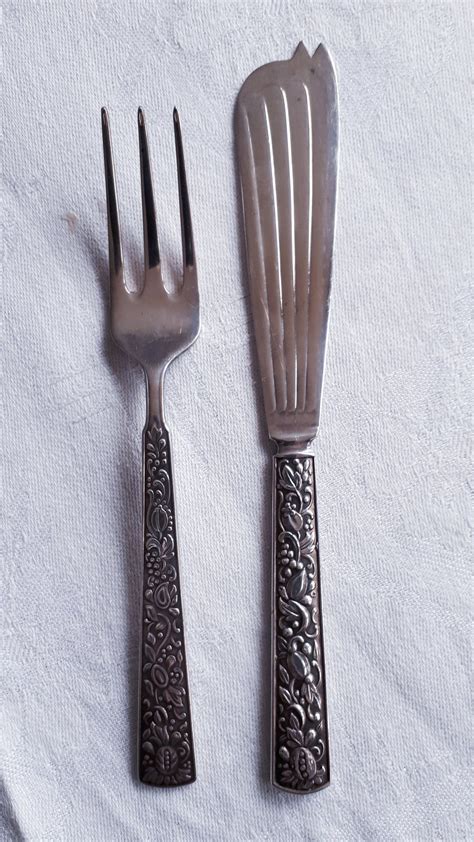 Tårtbestick kniv och gaffel i nysilver Längd Köp på Tradera