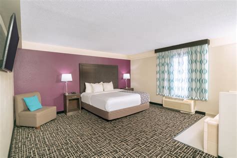 La Quinta Inn & Suites by Wyndham Latham Albany Airport | Latham, NY Hotels