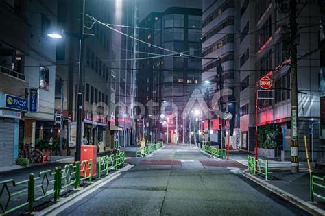 東京都中央区の路地裏夜景 No 4389523｜写真素材なら「写真ac」無料（フリー）ダウンロードok