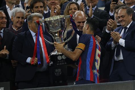 Busquets and Xavi took the floor after lifting La Liga trophy