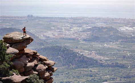 Explorando El Garbí La ruta de senderismo imprescindible en la Sierra