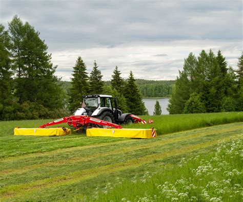 Novacat S Mower Combinations With Centre Pivot Suspension P Ttinger