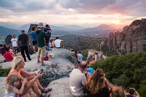 Kalabaka Majestuosa Puesta de Sol en Meteora con guía local GetYourGuide