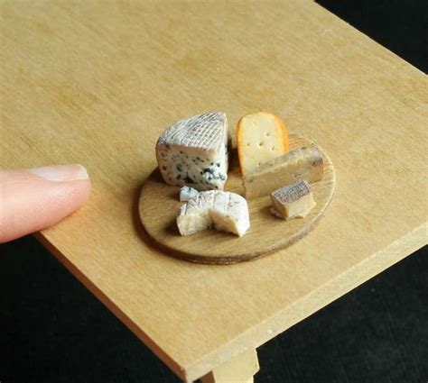 Talented Artist Creates Amazingly Detailed Miniature Food