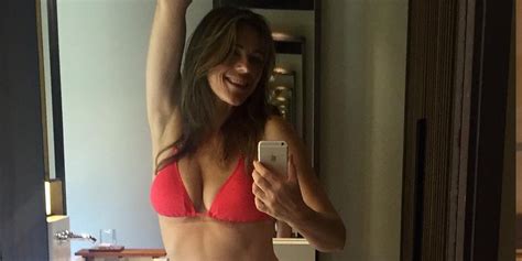 Elizabeth Hurley luce cuerpazo en bikini a los 51 años Bekia Actualidad