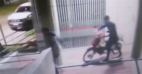 Dos J Venes Se Robaron Una Moto De Un Edificio De San Lorenzo