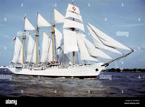 1980s chilean navy training ship hi-res stock photography and images ...