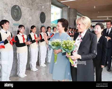 Macron xi jinping shanghai hi-res stock photography and images - Alamy