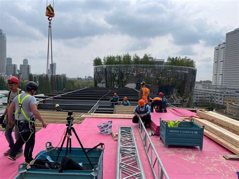 Luchtbrug Rotterdam Rooftop Walk Hangt Boven De Coolsingel Rotterdam