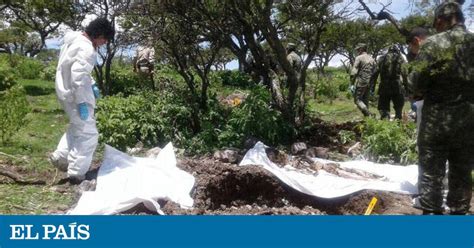 Zacatecas Encontrados 14 Cuerpos En Una Fosa Clandestina En El Norte