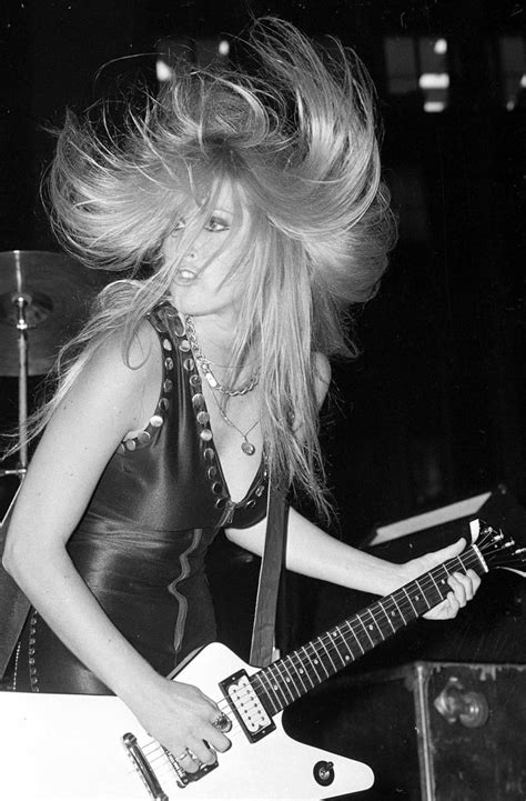 Lita Ford of The Runaways performing at a Hollywood party in 1978 : r ...