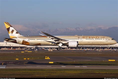 A Bmc Etihad Airways Boeing Dreamliner Photo By Mario Ferioli