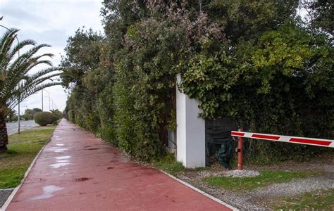 Tenta Di Stuprare Una Donna Sul Lungomare Di Forte Dei Marmi Il Tirreno