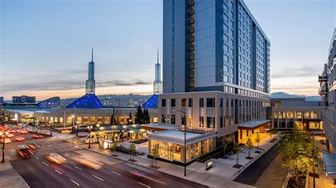 Hotel Near Oregon Convention Center | Hyatt Regency Portland, OR