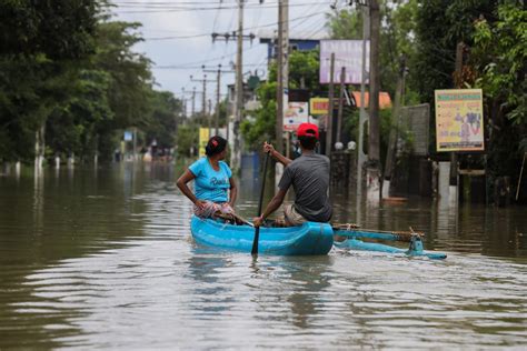 Al Menos 17 Muertos Y 270 000 Afectados Por Las Inundaciones En Sri