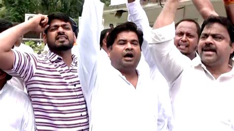 Delhi Congress Workers Raise Slogans After No Stay By Gujarat Hc On Rahul Gandhi’s Conviction