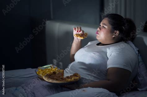 Fat Woman Eating Pizza On Bed Stock Foto Adobe Stock