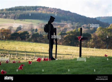 Soldier Head Bowed Hi Res Stock Photography And Images Alamy