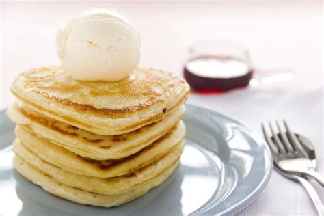 Crepes en forma de corazón foto de archivo Imagen de indulgencia