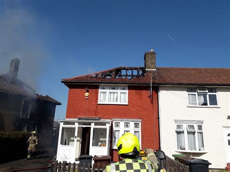 London Fire Brigade On Twitter A Large Fire In Dagenham At The